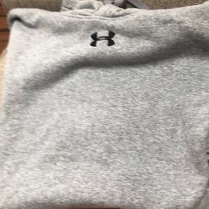 Boys Under Armour  Hoodie Sweatshirt size Medium